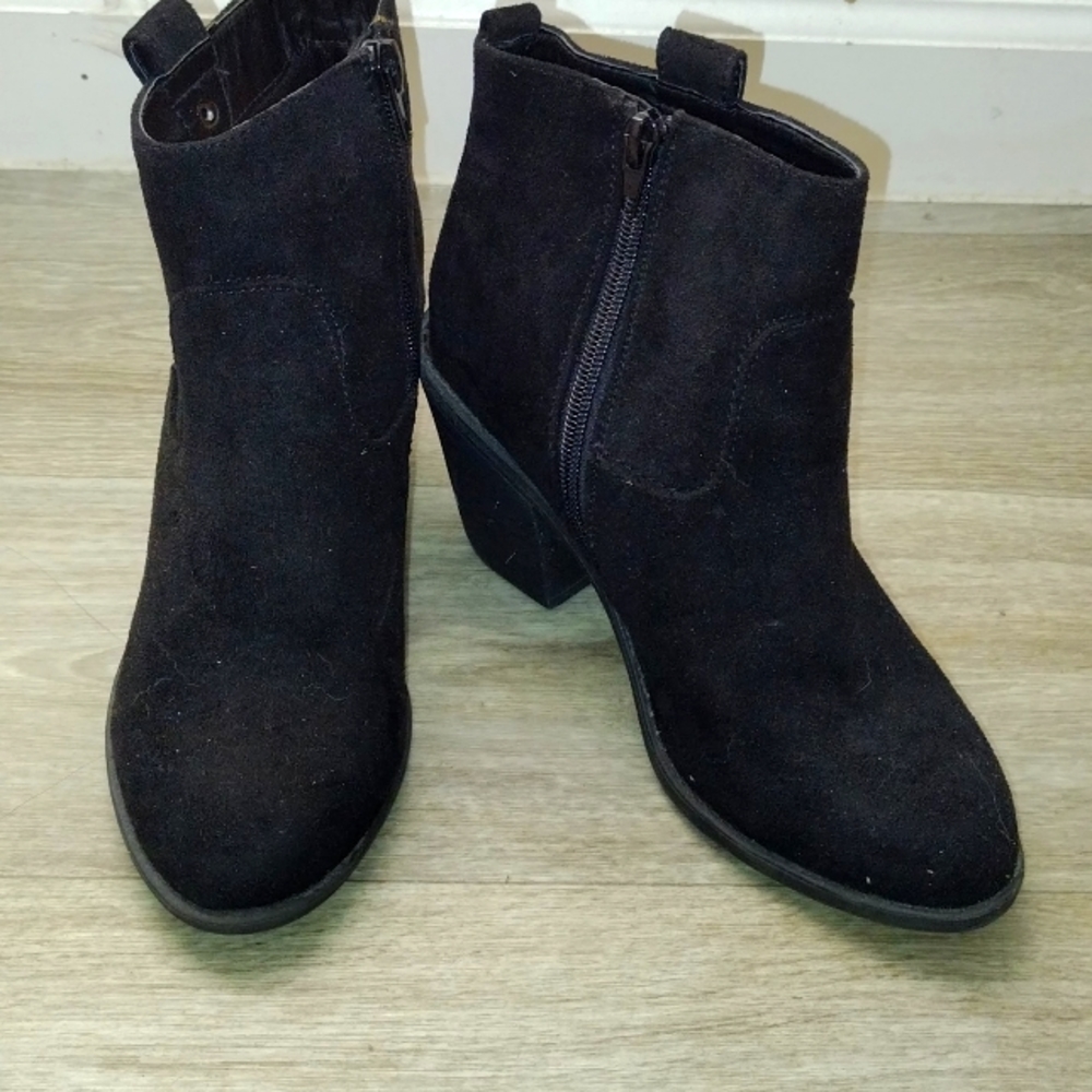 Hot tomato black booties size 7
